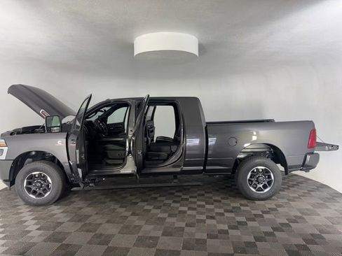 New 2025 RAM 2500 Laramie AWD/4WD image 11