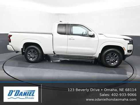 Used 2025 Nissan Frontier SV w/ SV Convenience Package AWD/4WD image 7