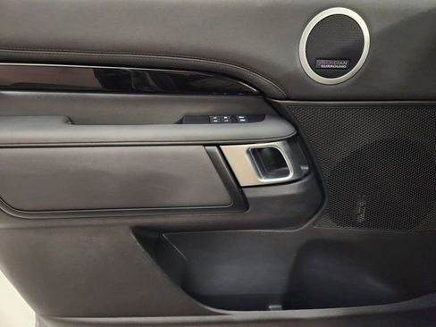 Used 2025 Land Rover Discovery S image 22