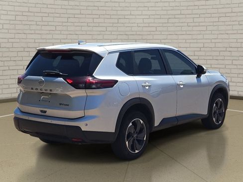 Used 2024 Nissan Rogue SV AWD/4WD image 5
