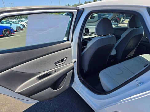New 2026 Hyundai Elantra Limited FWD image 36