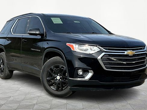Used 2020 Chevrolet Traverse LT image 3