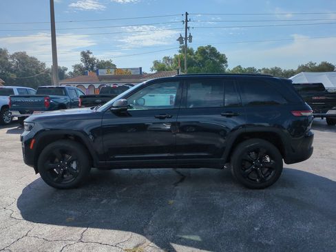 Used 2024 Jeep Grand Cherokee Limited w/ Black Appearance Package AWD/4WD image 7