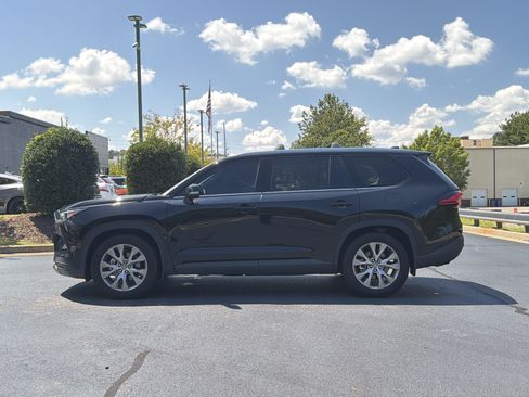 Used 2024 Toyota Grand Highlander FWD image 12