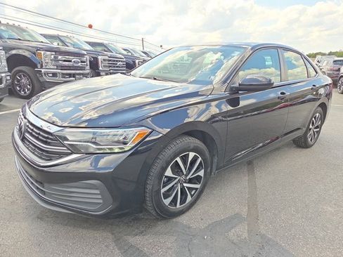 Used 2022 Volkswagen Jetta S image 2