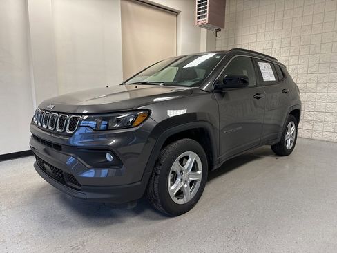 Used 2023 Jeep Compass Latitude w/ Convenience Group image 2