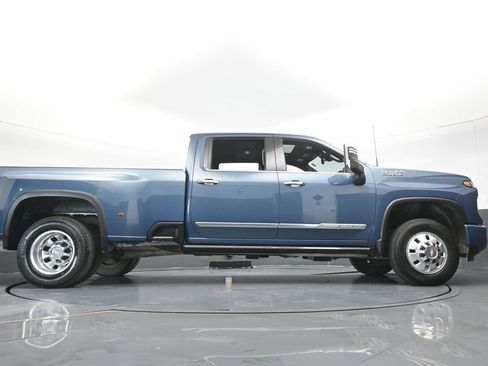 Used 2025 Chevrolet Silverado 3500 High Country w/ Technology Package AWD/4WD image 75