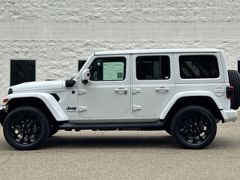 Used 2021 Jeep Wrangler Unlimited Sahara image 6