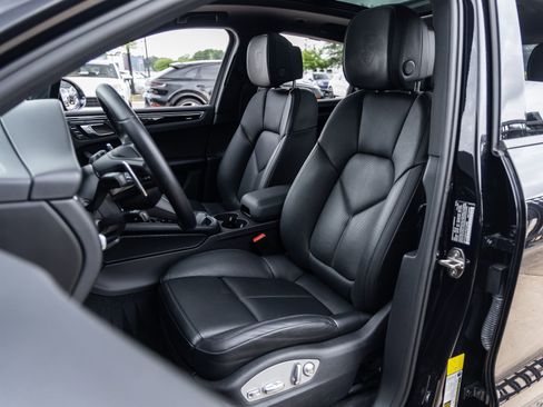 Certified 2023 Porsche Macan AWD/4WD image 5