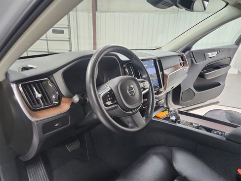 Used 2023 Volvo XC60 B5 Plus image 18