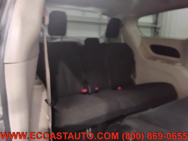 Used 2020 Chrysler Voyager L FWD image 17
