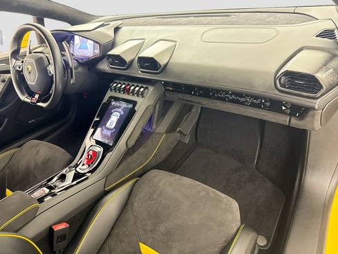 Used 2020 Lamborghini Huracan EVO RWD image 28