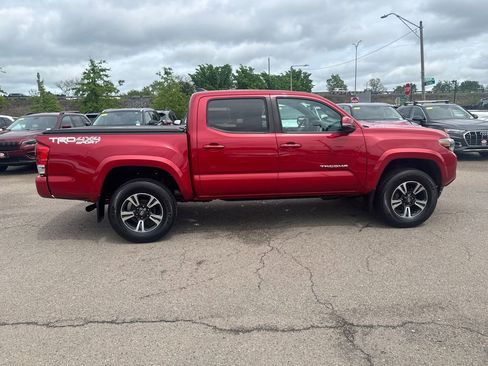 Used 2019 Toyota Tacoma TRD Sport w/ Technology Package AWD/4WD image 10