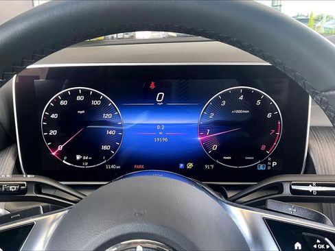 Used 2024 Mercedes-Benz GLC 300 image 23