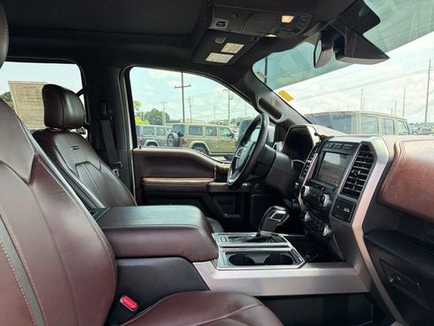 Used 2017 Ford F150 Platinum w/ Equipment Group 701A Luxury AWD/4WD image 24