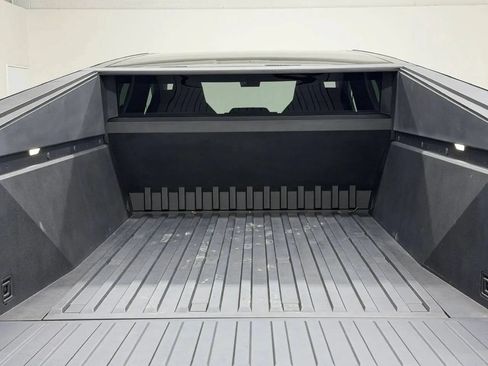 Used 2025 Tesla Cybertruck 2WD Crew Cab image 33
