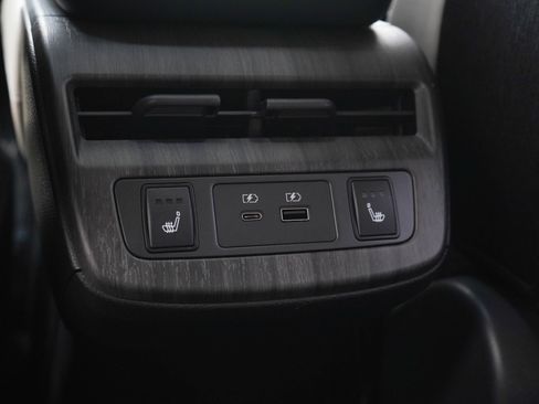Used 2024 Nissan Ariya AWD image 16