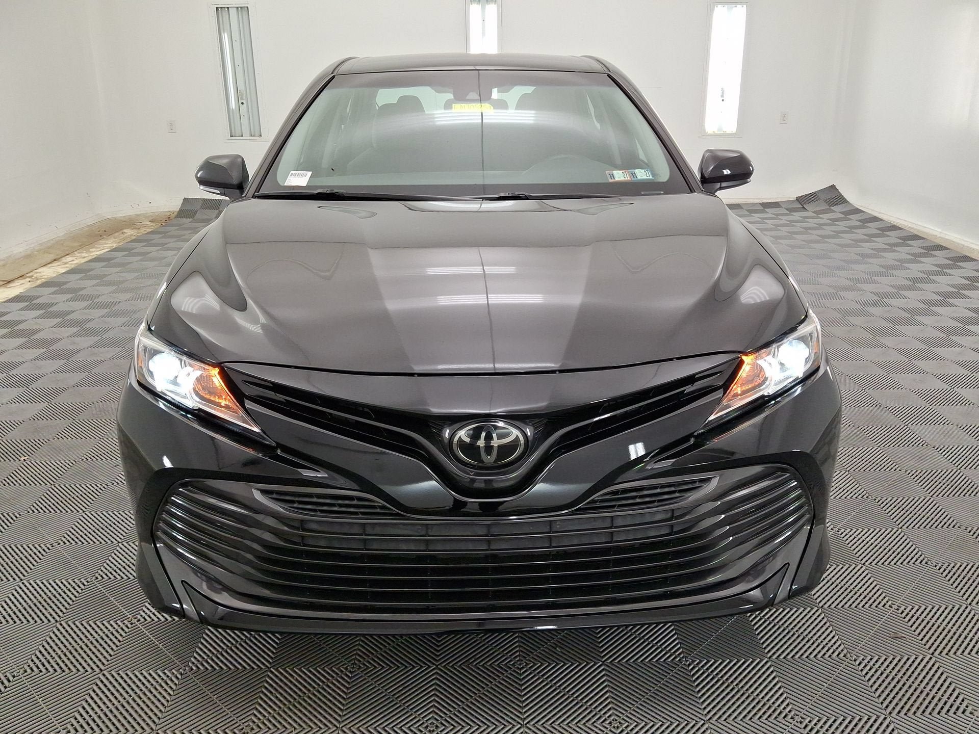 Used 2020 Toyota Camry LE FWD image 28