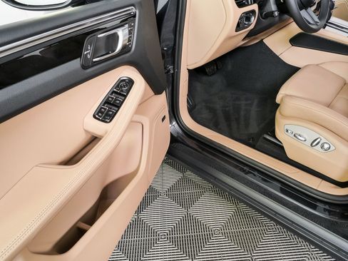 New 2026 Porsche Macan AWD/4WD image 8