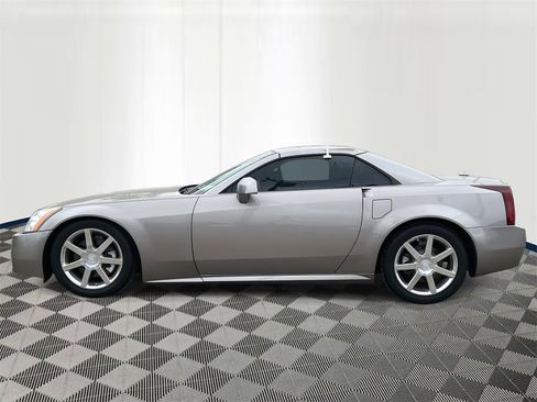 Used 2005 Cadillac XLR image 2