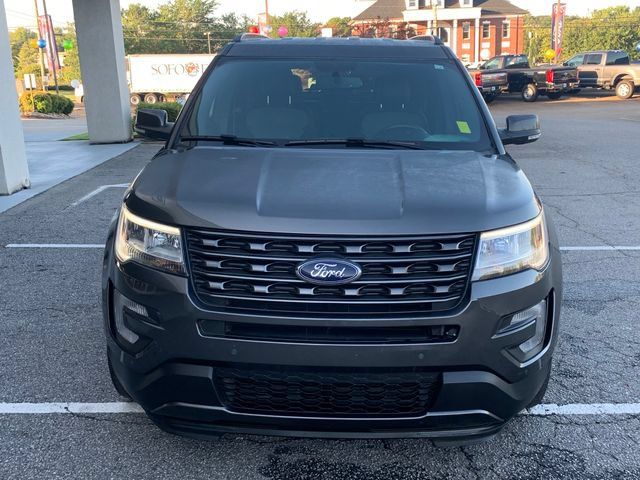 Used 2017 Ford Explorer XLT w/ Equipment Group 202A FWD image 2