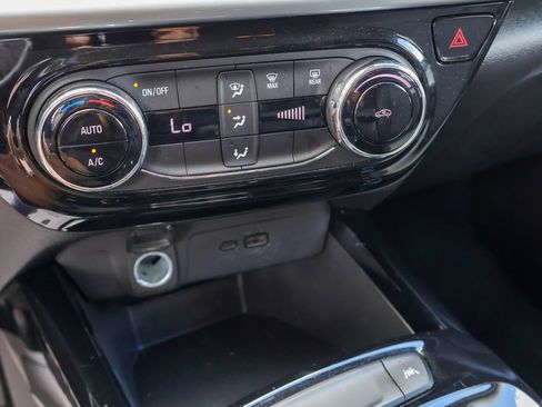 Used 2025 Chevrolet Trax LT FWD image 14
