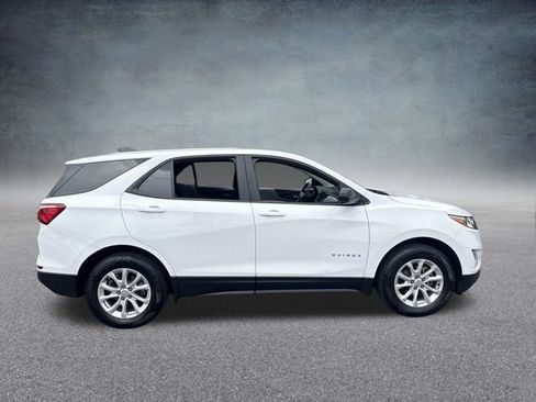 Used 2021 Chevrolet Equinox LS w/ LS Convenience Package image 3