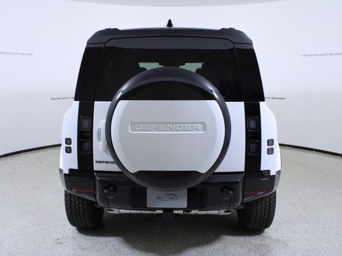 New 2026 Land Rover Defender 110 X-Dynamic SE image 6