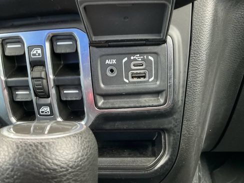 Used 2023 Jeep Gladiator Rubicon w/ Cold Weather Group AWD/4WD image 19