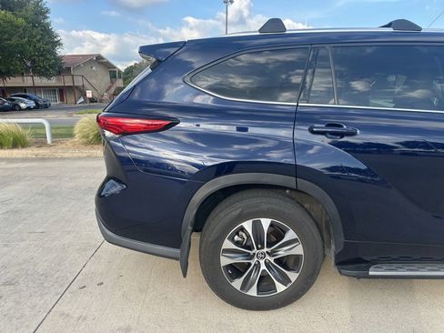 Used 2021 Toyota Highlander XLE FWD image 9