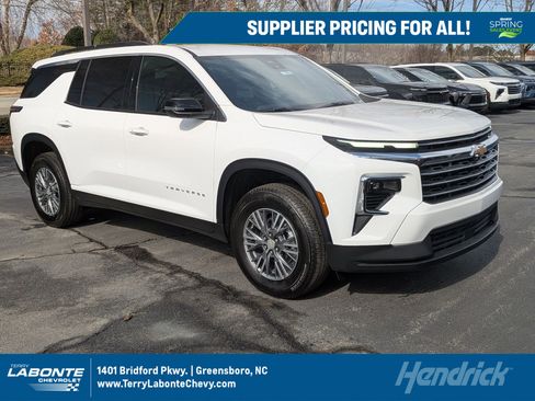 New 2026 Chevrolet Traverse LT image 1