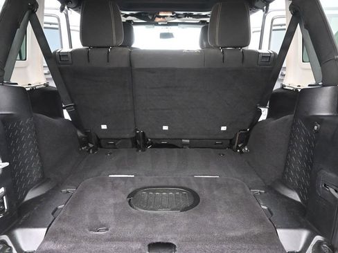 Used 2015 Jeep Wrangler Unlimited Sahara w/ Connectivity Group AWD/4WD image 20
