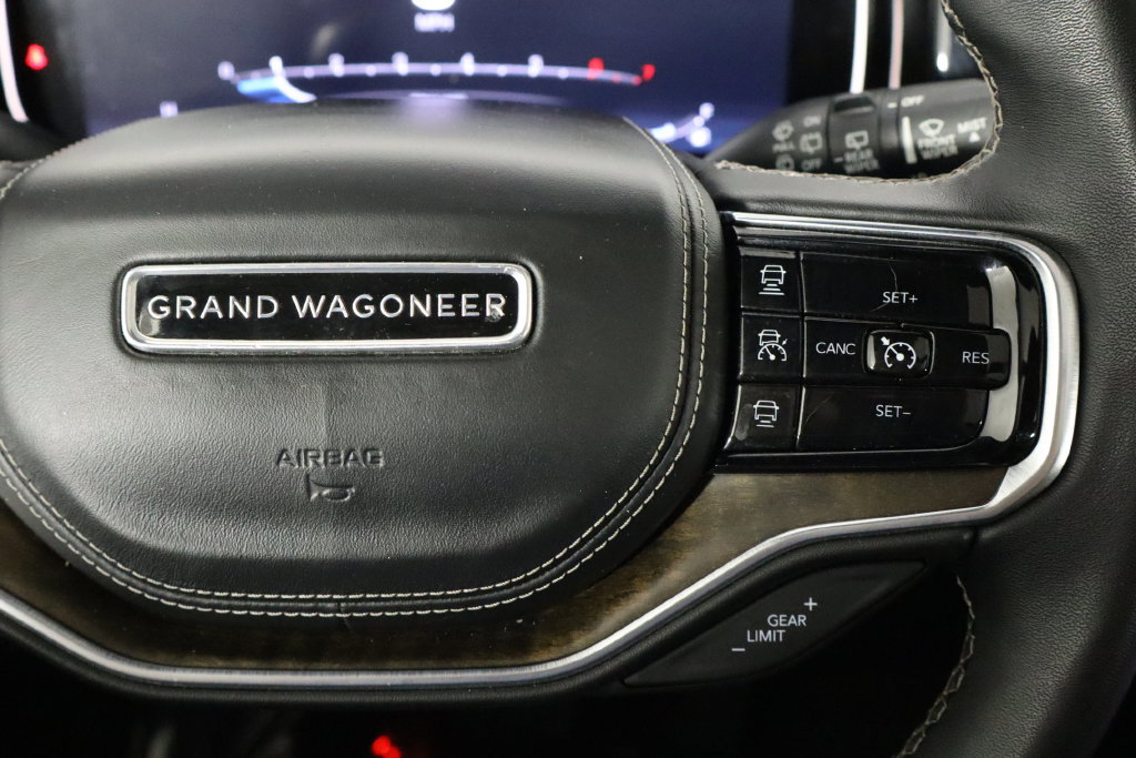 Used 2023 Jeep Grand Wagoneer L Series II w/ Premium Group II AWD/4WD image 10