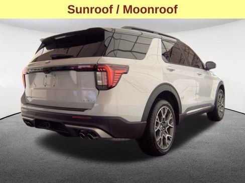 Used 2025 Ford Explorer Platinum w/ Ultimate Package AWD/4WD image 5