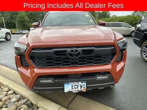 Used 2025 Toyota Tacoma TRD Off-Road w/ TRD Off Road Upgrade Package AWD/4WD image 13