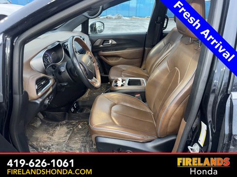 Used 2020 Chrysler Pacifica Limited w/ Tire & Wheel Group image 14