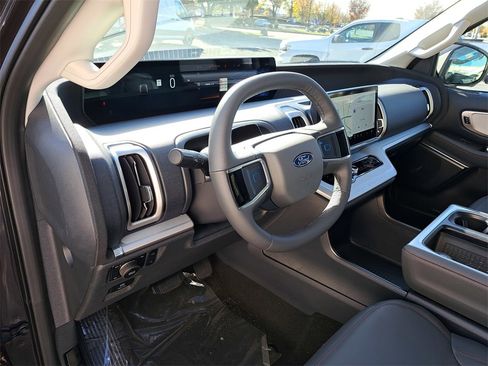 New 2025 Ford Expedition Active image 7