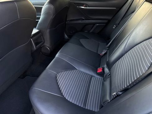 Used 2018 Toyota Camry SE image 16