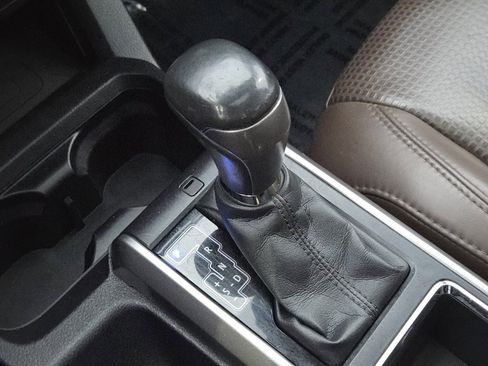 Used 2017 Toyota Tacoma Limited image 39