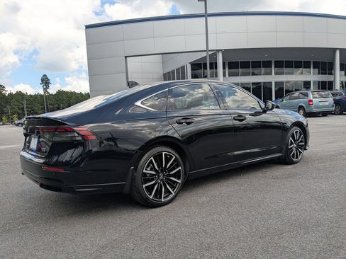 Used 2025 Honda Accord Touring image 4
