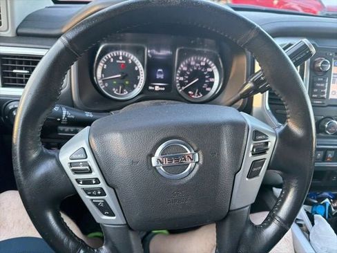 Used 2017 Nissan Titan SV image 21