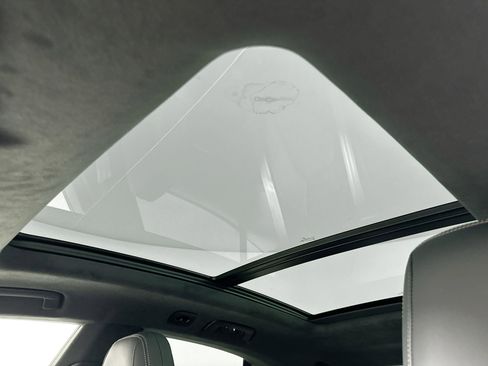 Certified 2025 Porsche Macan Turbo Electric image 27