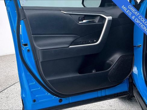 Used 2021 Toyota RAV4 XLE Premium w/ Carpet Mat Package (TMS) image 24