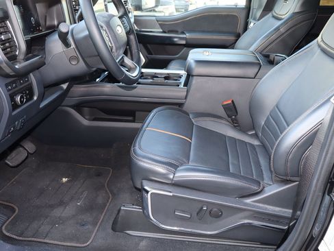 Used 2023 Ford F250 Platinum w/ FX4 Off-Road Package AWD/4WD image 15
