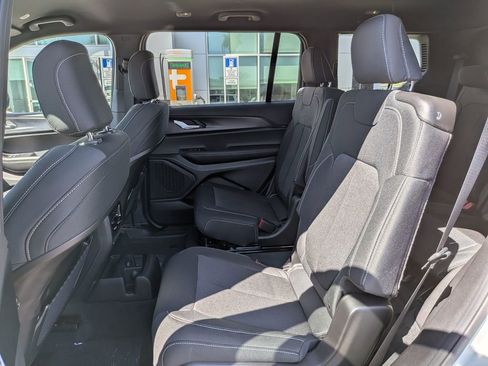 New 2026 Jeep Grand Cherokee L Laredo AWD/4WD image 23