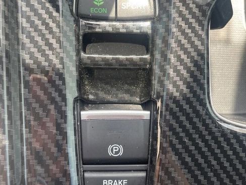 Used 2018 Honda Accord Sport image 29