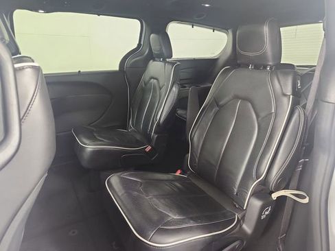 Used 2025 Chrysler Pacifica Limited FWD image 22