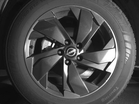 Used 2025 Nissan Rogue SV image 12