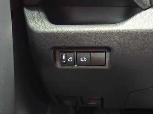 Used 2025 Toyota RAV4 XLE AWD/4WD image 24