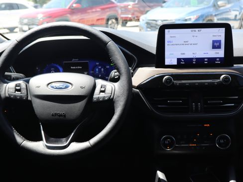 Used 2020 Ford Escape Titanium FWD image 13